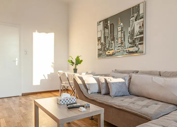 Private In A Comfortable 2br Near Millennium Tower